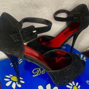 Black heels with rhinestones and red on inside de blossom collection size 9